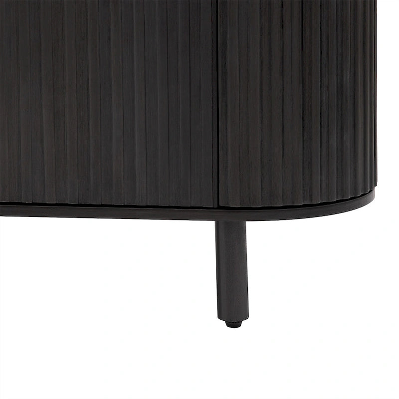 Sideboard mit geschwungenem Design im Light-Luxury-Stil und verstellbaren Einlegeböden