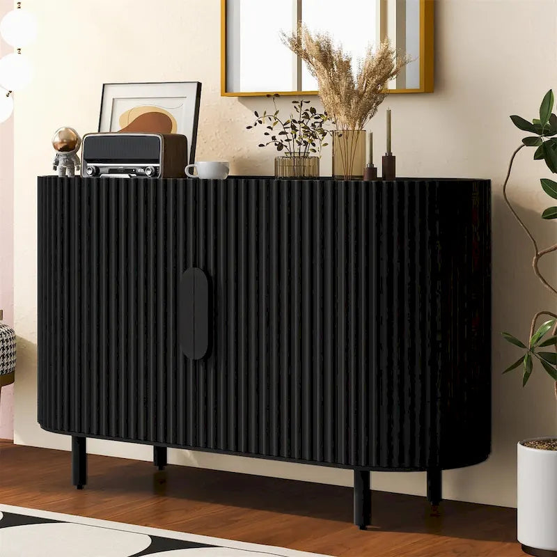 Sideboard mit geschwungenem Design im Light-Luxury-Stil und verstellbaren Einlegeböden