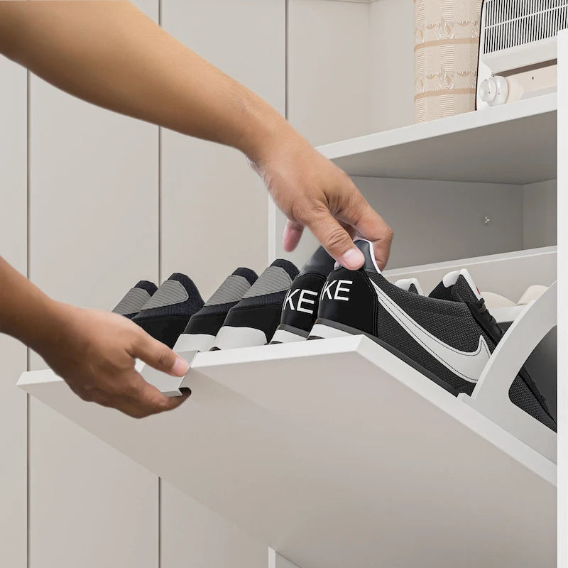 Weißer Schuhschrank mit Ganzkörperspiegel