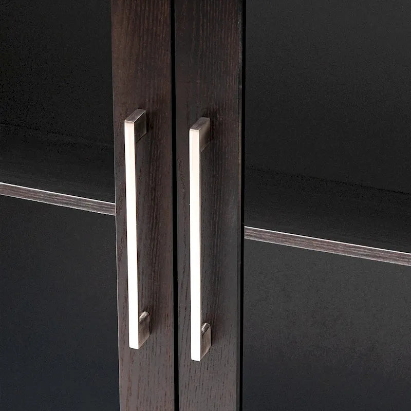 Holzschrank mit Türen und verstellbarem Einlegeboden