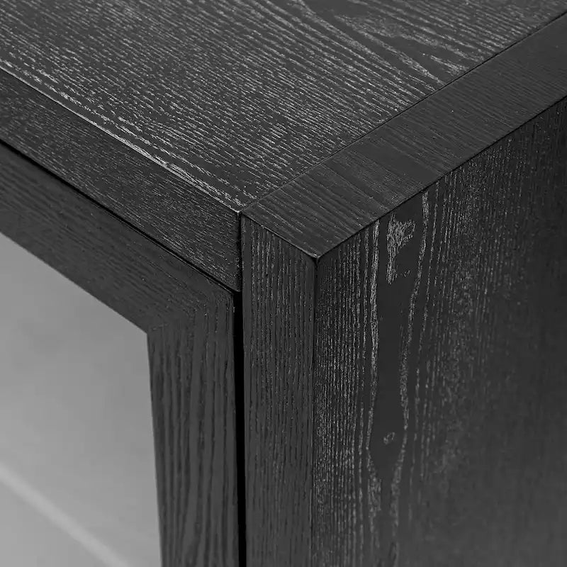 Holzschrank mit Türen und verstellbarem Einlegeboden